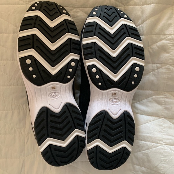 Easy Spirit Travel Time Clogs in Navy, size 9 Women - Picture 4 of 5